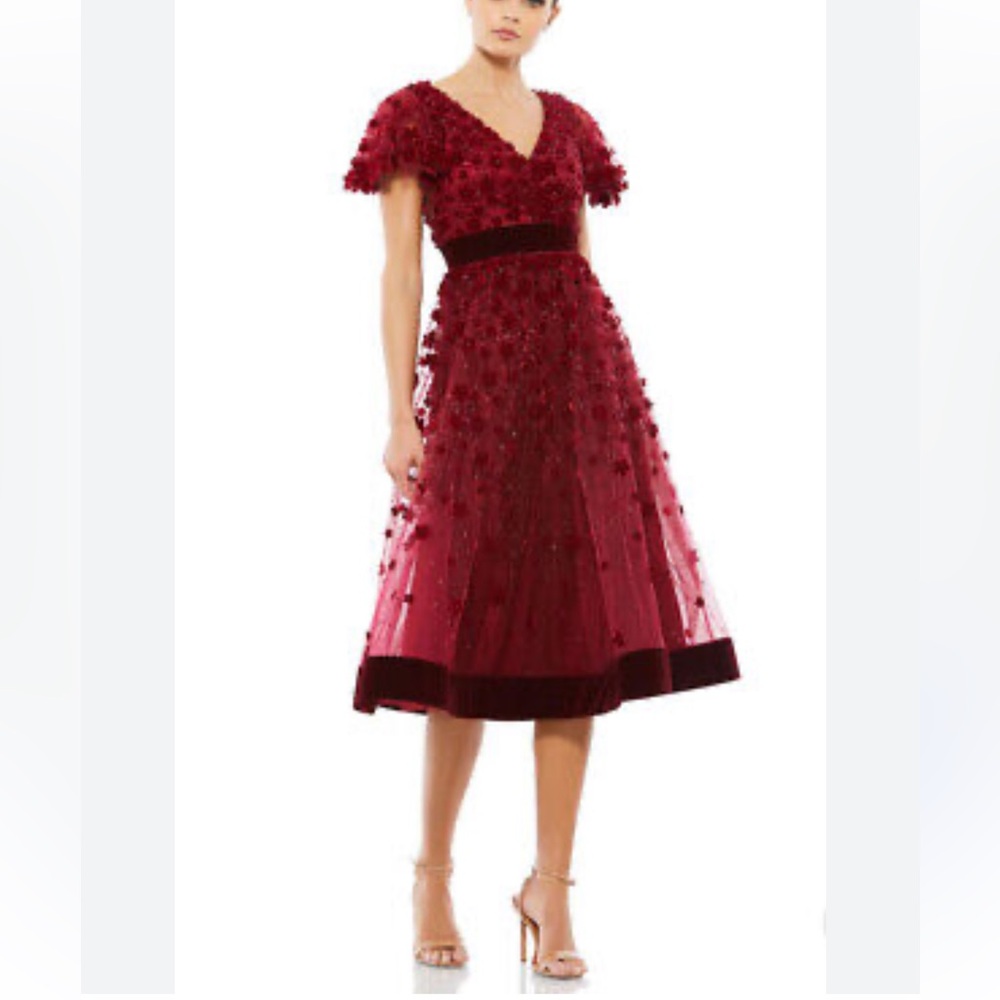 MAC DUGGAL EMBELLISHED BUTTERFLY SLEEVE VELVET HEM MIDI DRESS Size 10